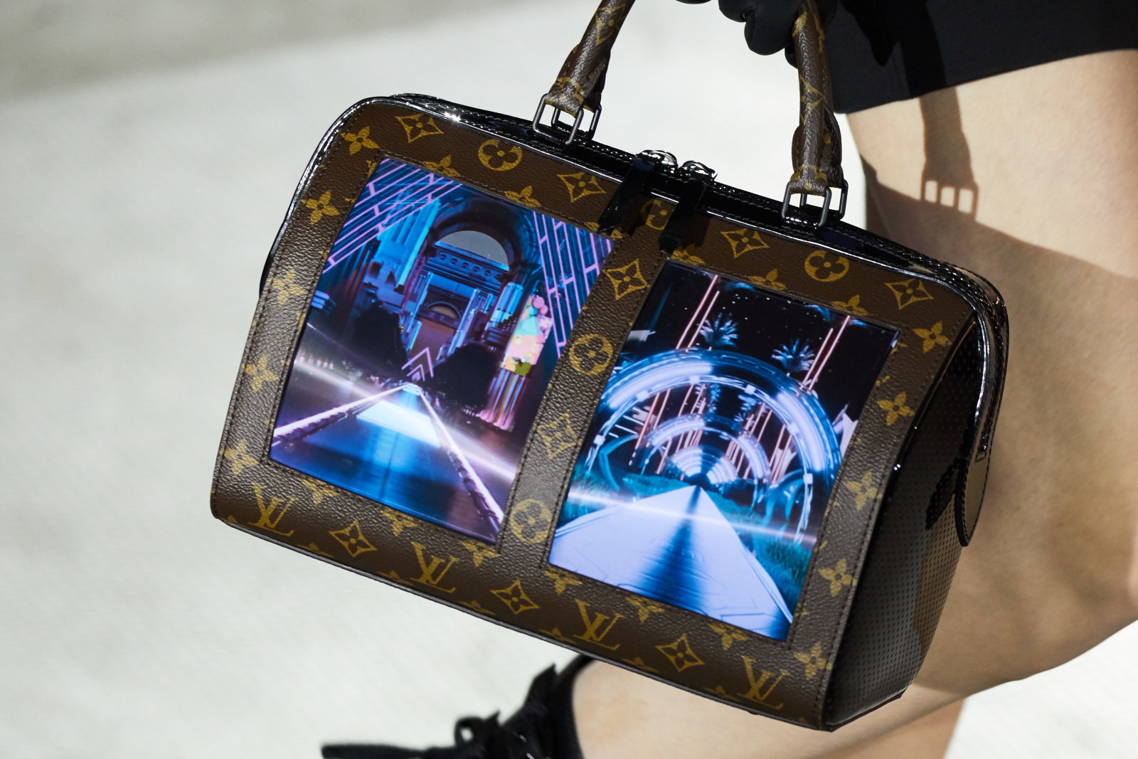Сумки Louis Vuitton будут со встроенным экраном 2